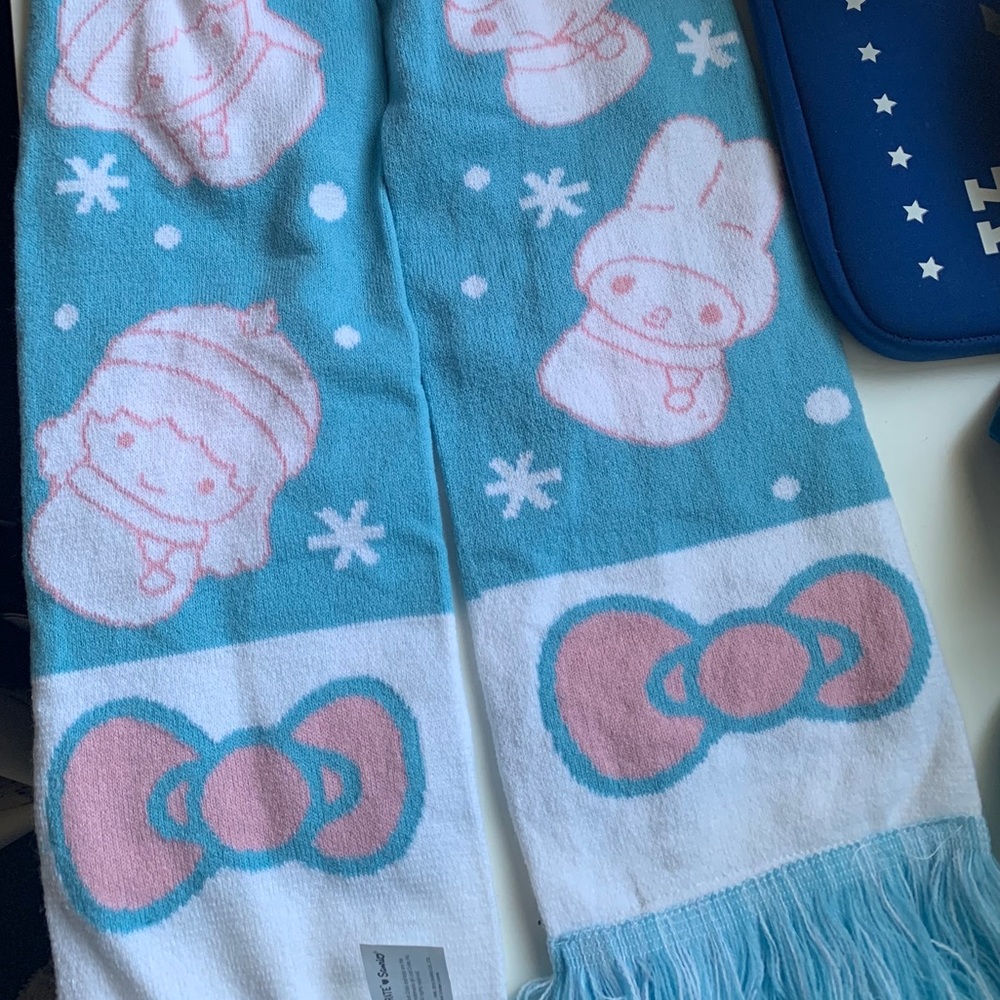 Sanrio Hello Kitty Knitted Scarf